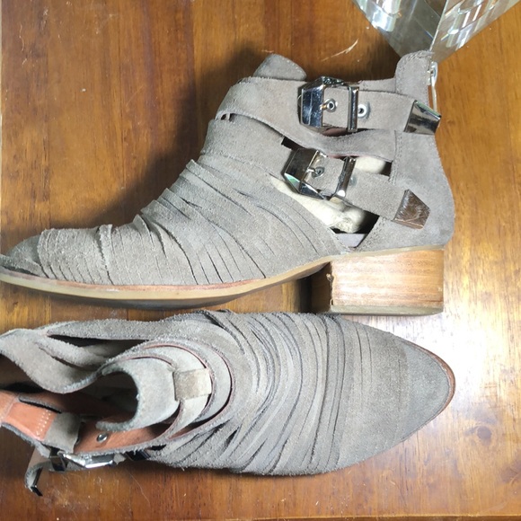 Jeffery Campbell (7M) pointy toe 1” heal Tan suede with zipper back open sides - Picture 3 of 7